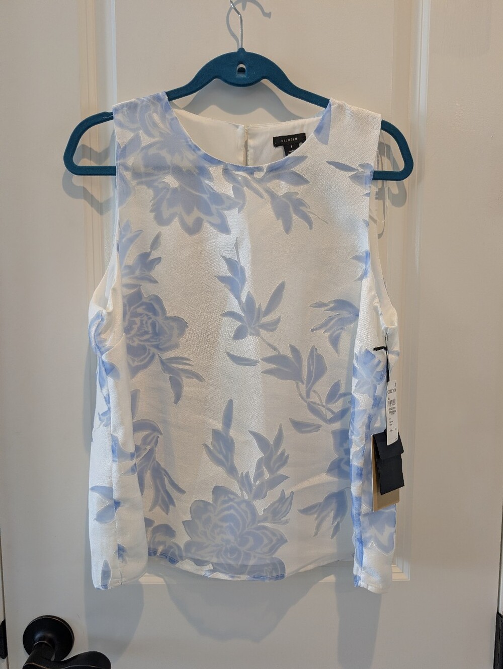 Sleeveless Floral Print Shell Top - White & Light Blue